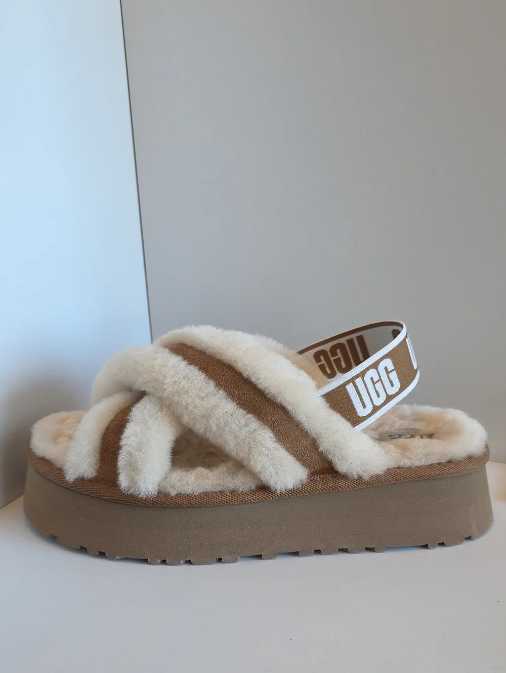 UGG Chestnut Disco Cross Slides White Fur Trim Logo Ankle Strap Sandals Size 8